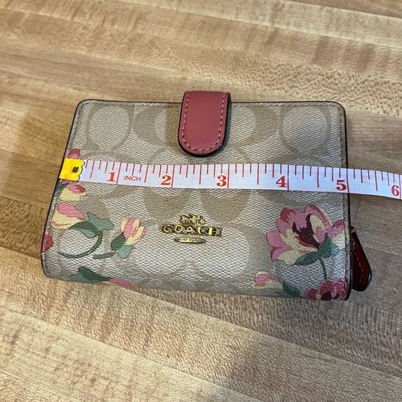 Coach Signature Pink Lily Wallet - Picture 5 of 10